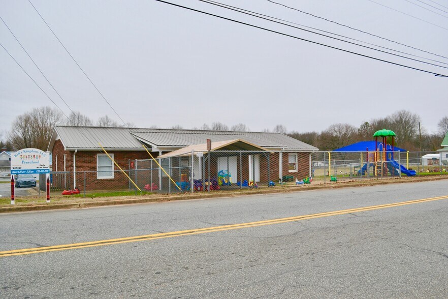 143 Henrietta St, Ellenboro, NC à vendre - Photo de l’immeuble – Image 2 sur 7