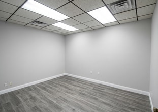 1455-1515 E Tropicana Ave, Las Vegas, NV à louer Photo intérieure– Image 1 sur 2