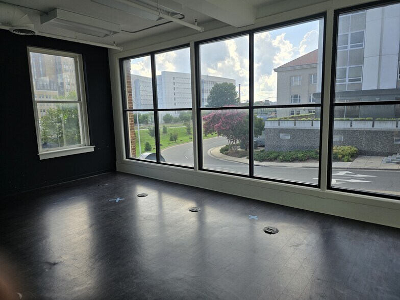 300 E Main St, Durham, NC à louer - Photo de l’immeuble – Image 3 sur 21
