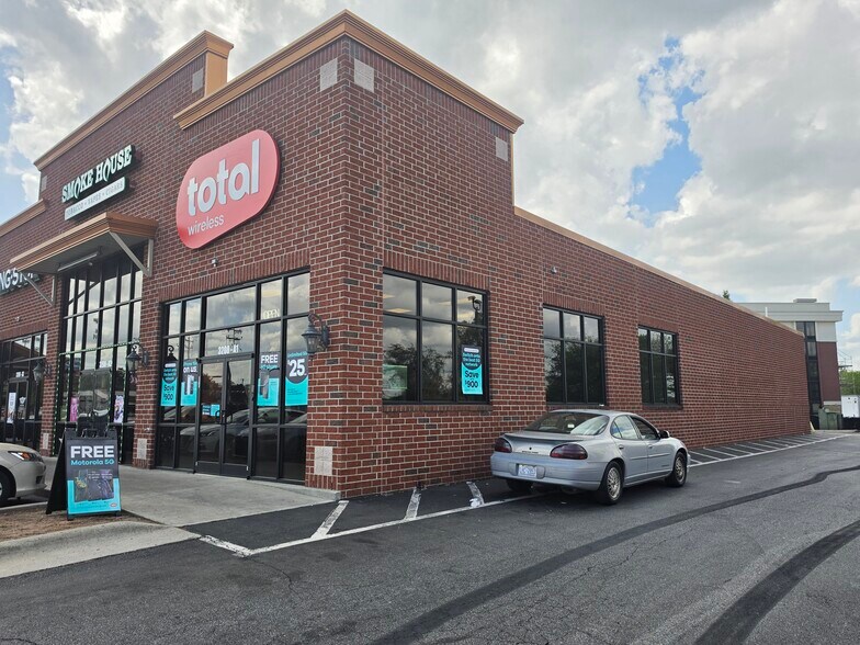 3208 W Gate City Blvd, Greensboro, NC à louer - Photo principale – Image 1 sur 30