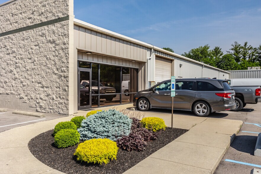 15535 Stony Creek Way, Noblesville, IN à louer - Photo de l’immeuble – Image 2 sur 7
