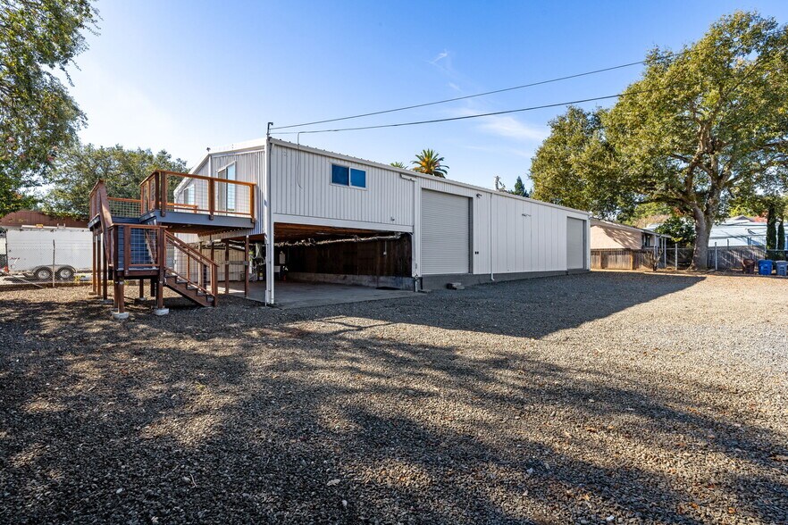833 Gravenstein Hwy S, Sebastopol, CA à louer - Photo de l’immeuble – Image 2 sur 14