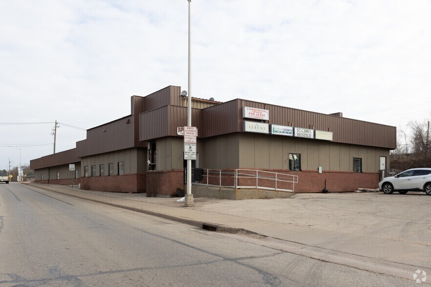 206 S Roosevelt Rd, Black River Falls, WI à louer - Photo principale – Image 1 sur 2
