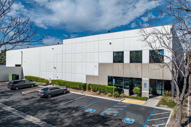 Plus de détails pour 10660 Mulberry Ave, Fontana, CA - Industriel/Logistique à louer