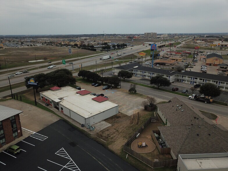 4201 N Interstate 35, Denton, TX à louer - Photo de l’immeuble – Image 3 sur 9