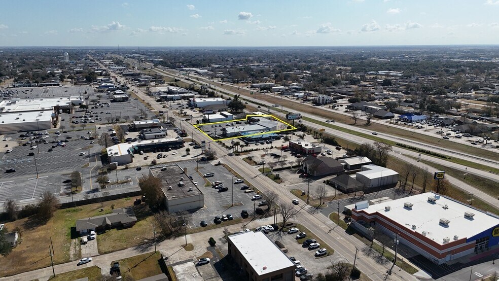 600 Blk Of W Prien Lake Rd, Lake Charles, LA à louer - Photo de l’immeuble – Image 2 sur 6