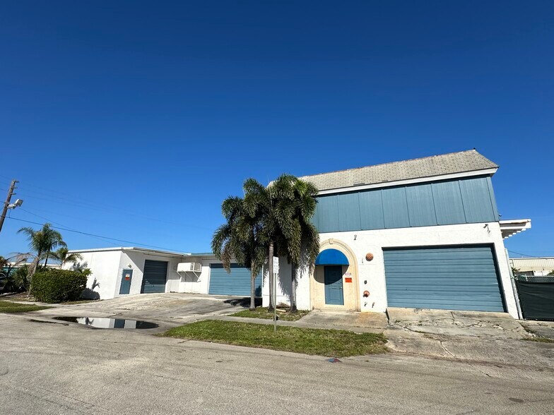 117 Reed Rd, Lake Park, FL à vendre - Photo de l’immeuble – Image 2 sur 6