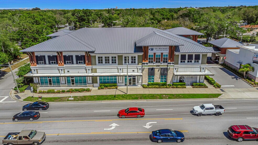 1030 W Bay Dr, Largo, FL à louer - Photo de l’immeuble – Image 2 sur 40