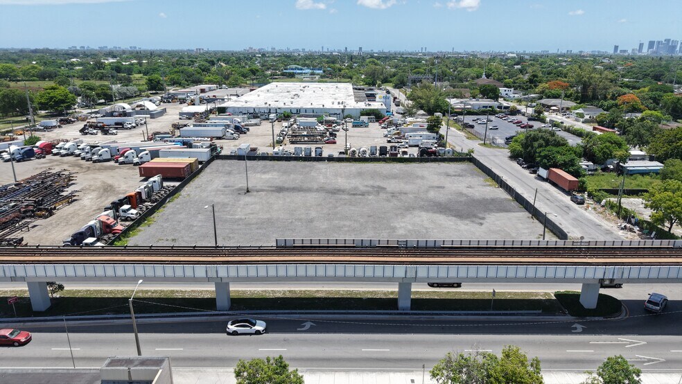 6901 NW 26th Ave, Miami, FL à louer - Photo de l’immeuble – Image 3 sur 8