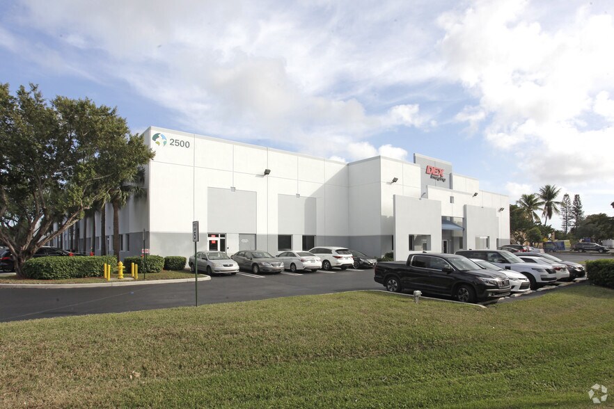 2500 N Andrews Ave, Pompano Beach, FL à louer - Photo de l’immeuble – Image 2 sur 11