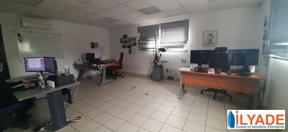 Local d’activités dans Les Pennes-Mirabeau à louer - Photo de l’immeuble – Image 3 sur 12