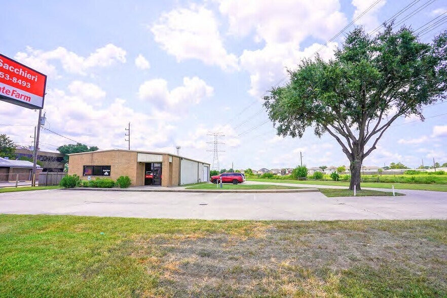 11043 Jones Rd, Houston, TX à vendre - Photo de l’immeuble – Image 2 sur 25