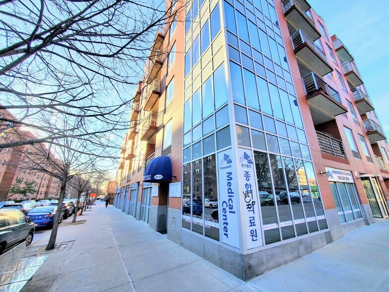 38-34 Parsons Blvd, Flushing, NY à vendre - Photo de l’immeuble – Image 3 sur 5