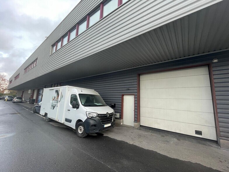 Local d'activités dans SAINT-OUEN-L'AUMONE à vendre - Photo de l’immeuble – Image 3 sur 7