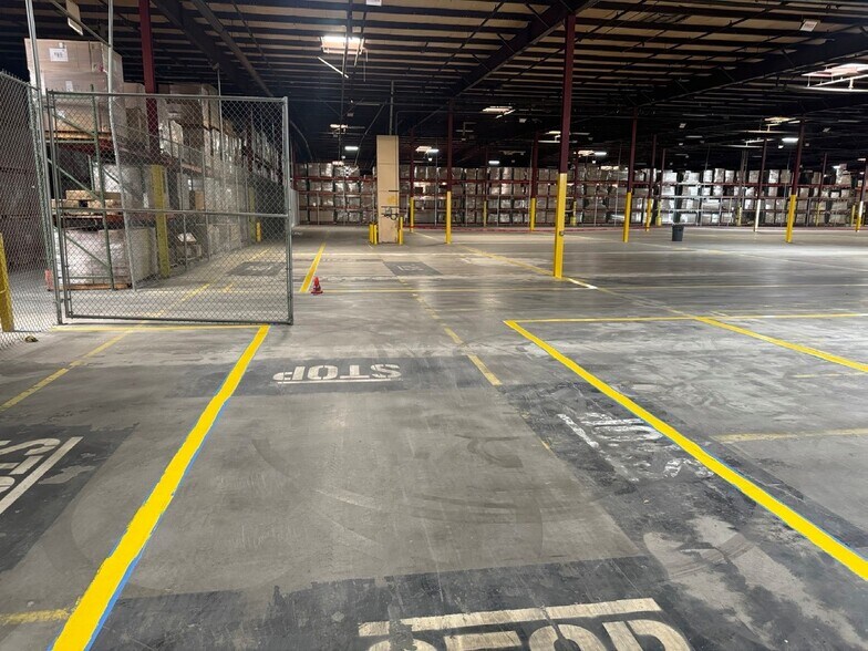 1400 E Victoria Ave, San Bernardino, CA à louer - Photo intérieure – Image 2 sur 7