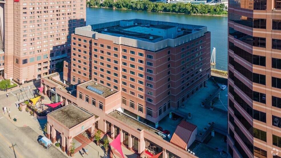 10 E Rivercenter Blvd, Covington, KY à vendre - Aérien – Image 2 sur 2