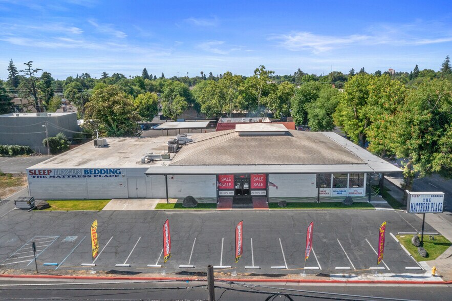 1120 McHenry Ave, Modesto, CA à vendre - Photo de l’immeuble – Image 1 sur 15