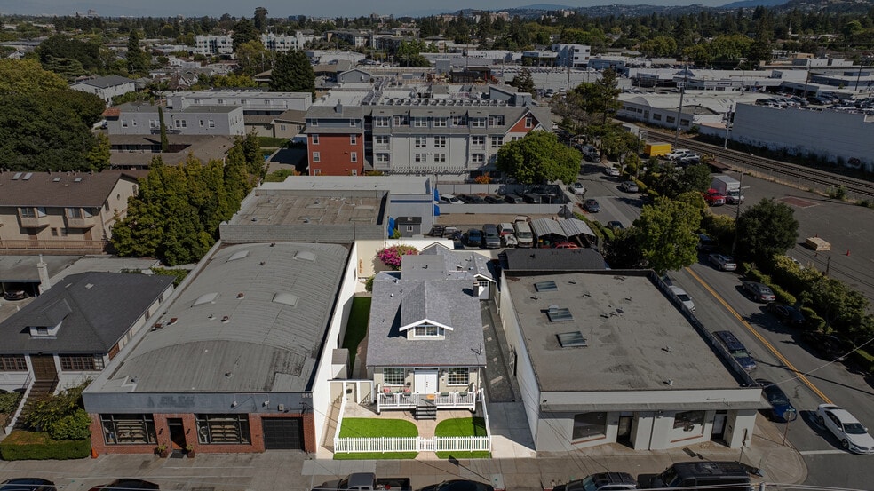 917 Howard Ave, Burlingame, CA à vendre - Aérien – Image 3 sur 70