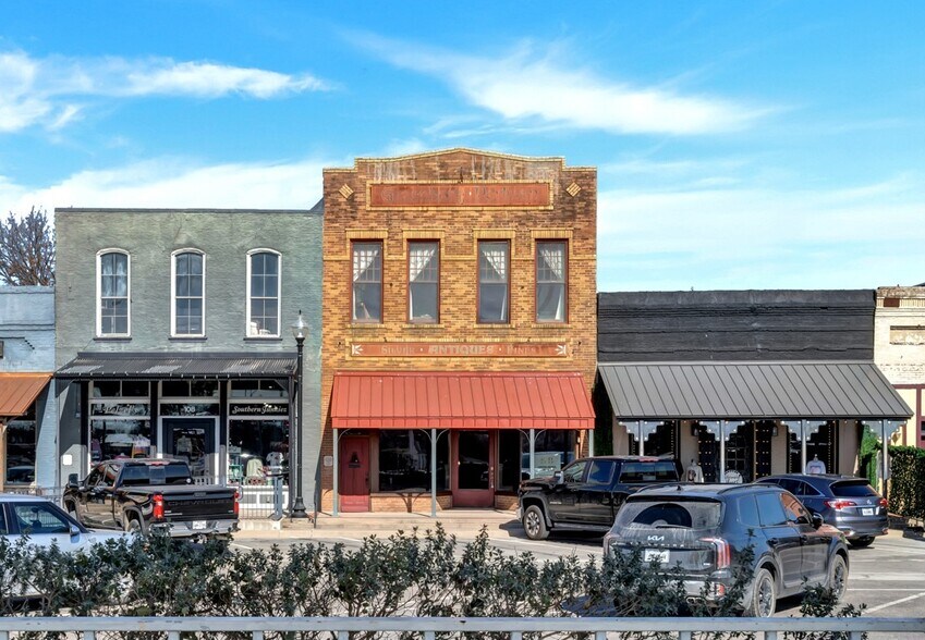 106 W Main St, Pilot Point, TX à vendre - Photo de l’immeuble – Image 2 sur 96