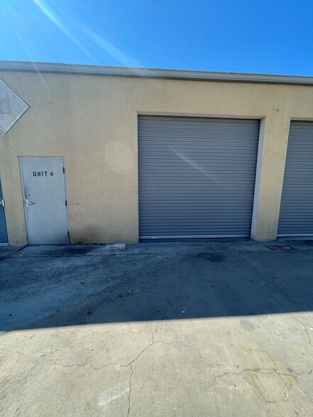 3120 N 46th Ave, Saint Petersburg, FL à louer - Photo de l’immeuble – Image 3 sur 20