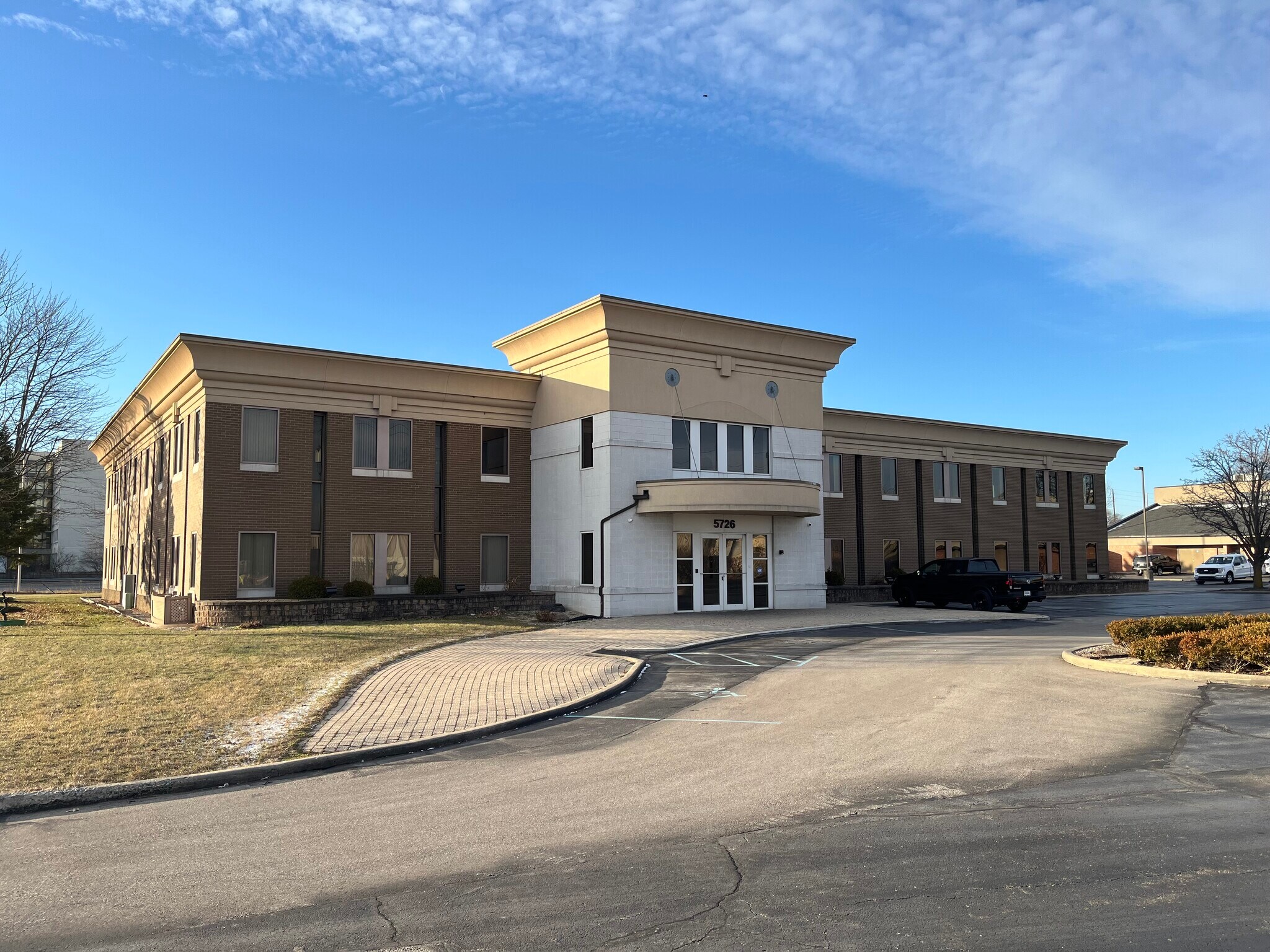 5726 Professional Cir, Indianapolis, IN à vendre Photo principale– Image 1 sur 4