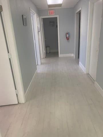 5901 NW 151st St, Miami Lakes, FL à louer Photo de l’immeuble– Image 1 sur 14