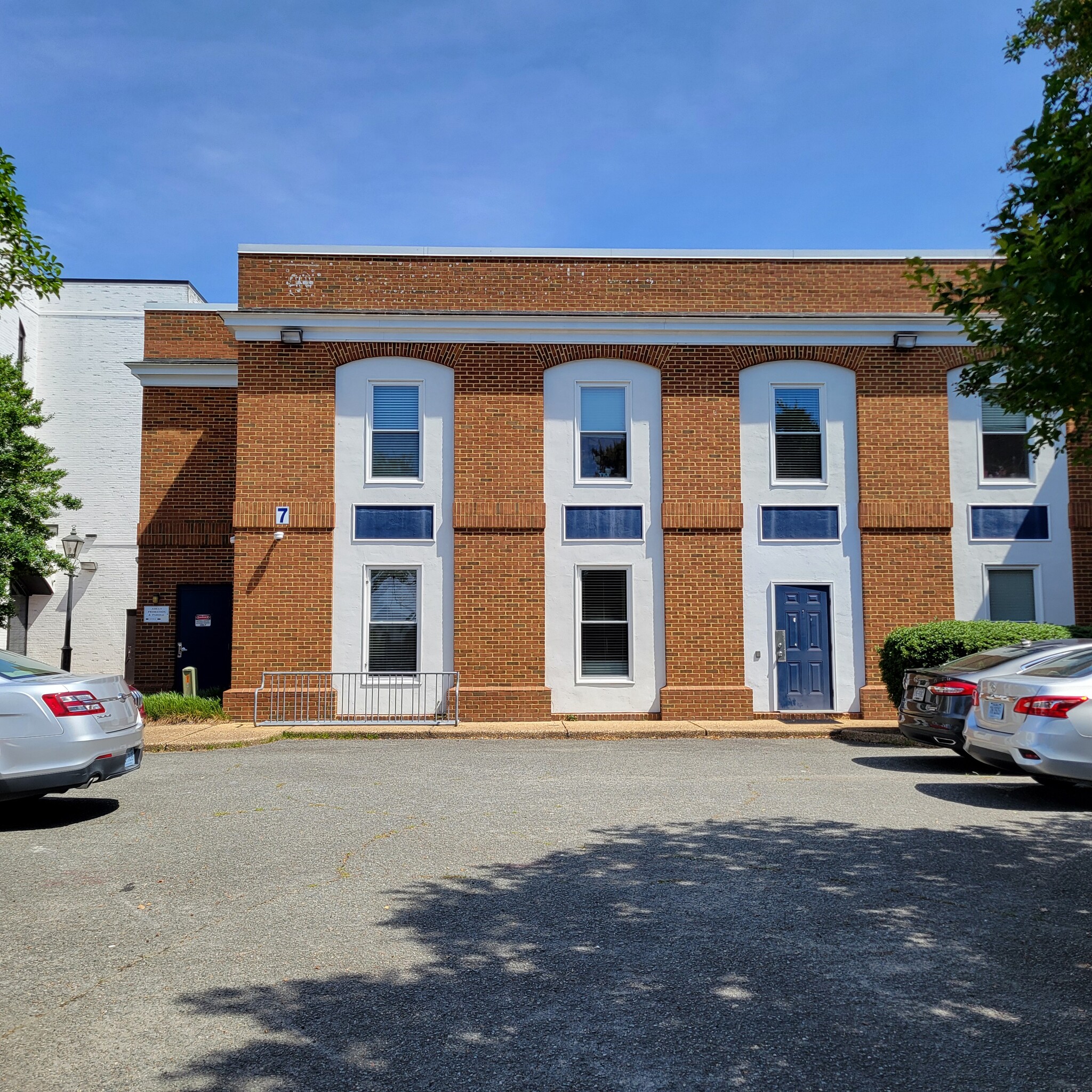 7 W Queens Way, Hampton, VA à louer Photo de l’immeuble– Image 1 sur 6