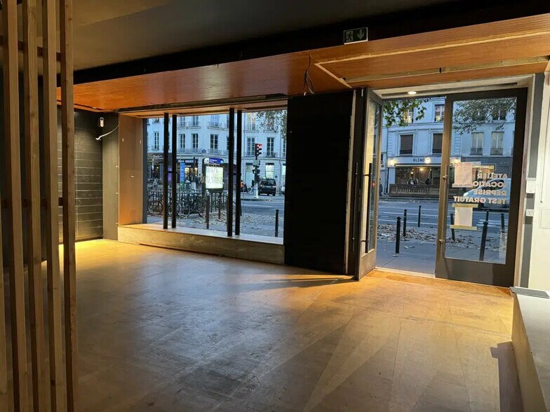 Local commercial dans Paris à vendre - Photo de l’immeuble – Image 1 sur 5