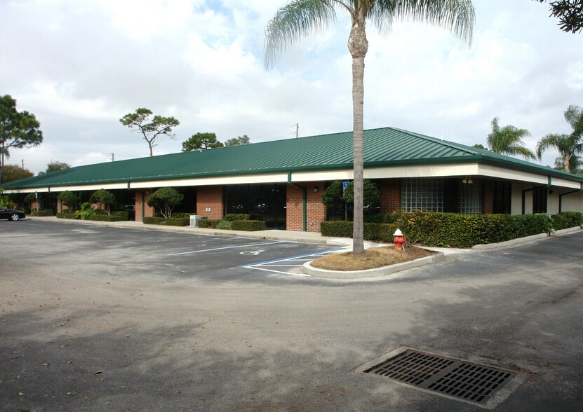 4704 140th N ave, Clearwater, FL à vendre - Photo de l’immeuble – Image 1 sur 1