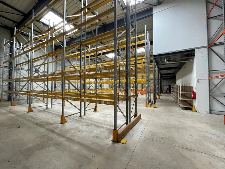 Local d'activités dans Méré à vendre - Photo intérieure – Image 3 sur 3