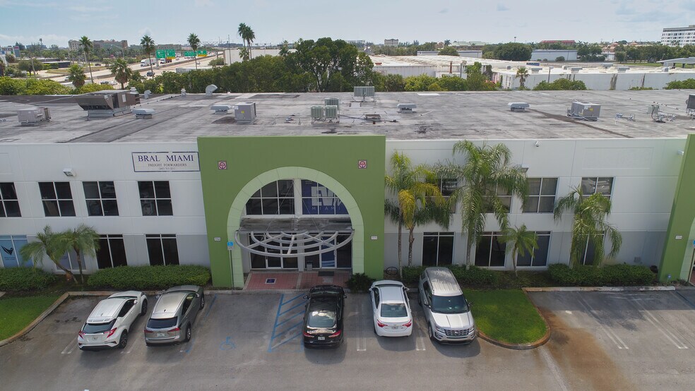 7770 NW 46th St, Doral, FL à vendre - Photo principale – Image 1 sur 70