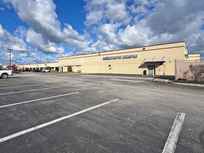 1700 Peach St, Erie, PA à louer - Photo de l’immeuble – Image 3 sur 12