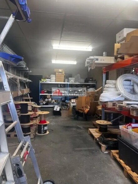 Local d'activités dans Bezouce à vendre - Photo intérieure – Image 2 sur 3