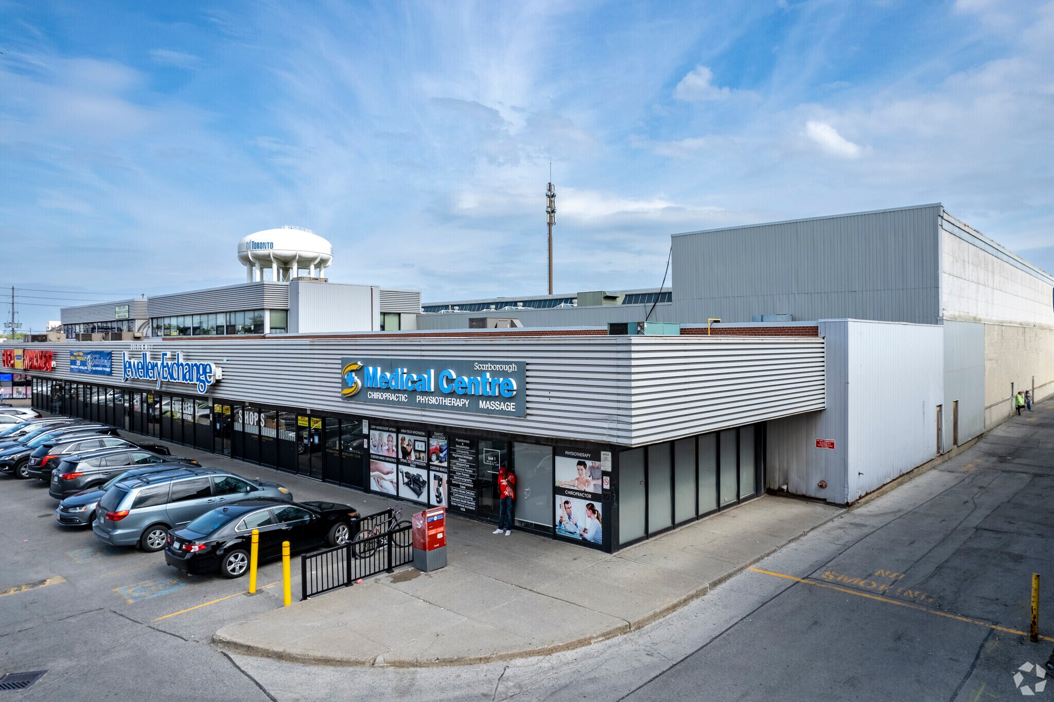 1921 Eglinton Ave E, Toronto, ON à louer Photo principale– Image 1 sur 5