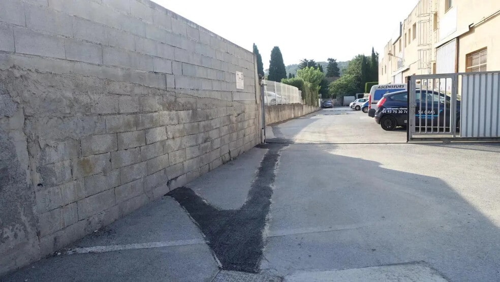 Industriel/Logistique dans Mougins à louer - Photo de l’immeuble – Image 2 sur 7