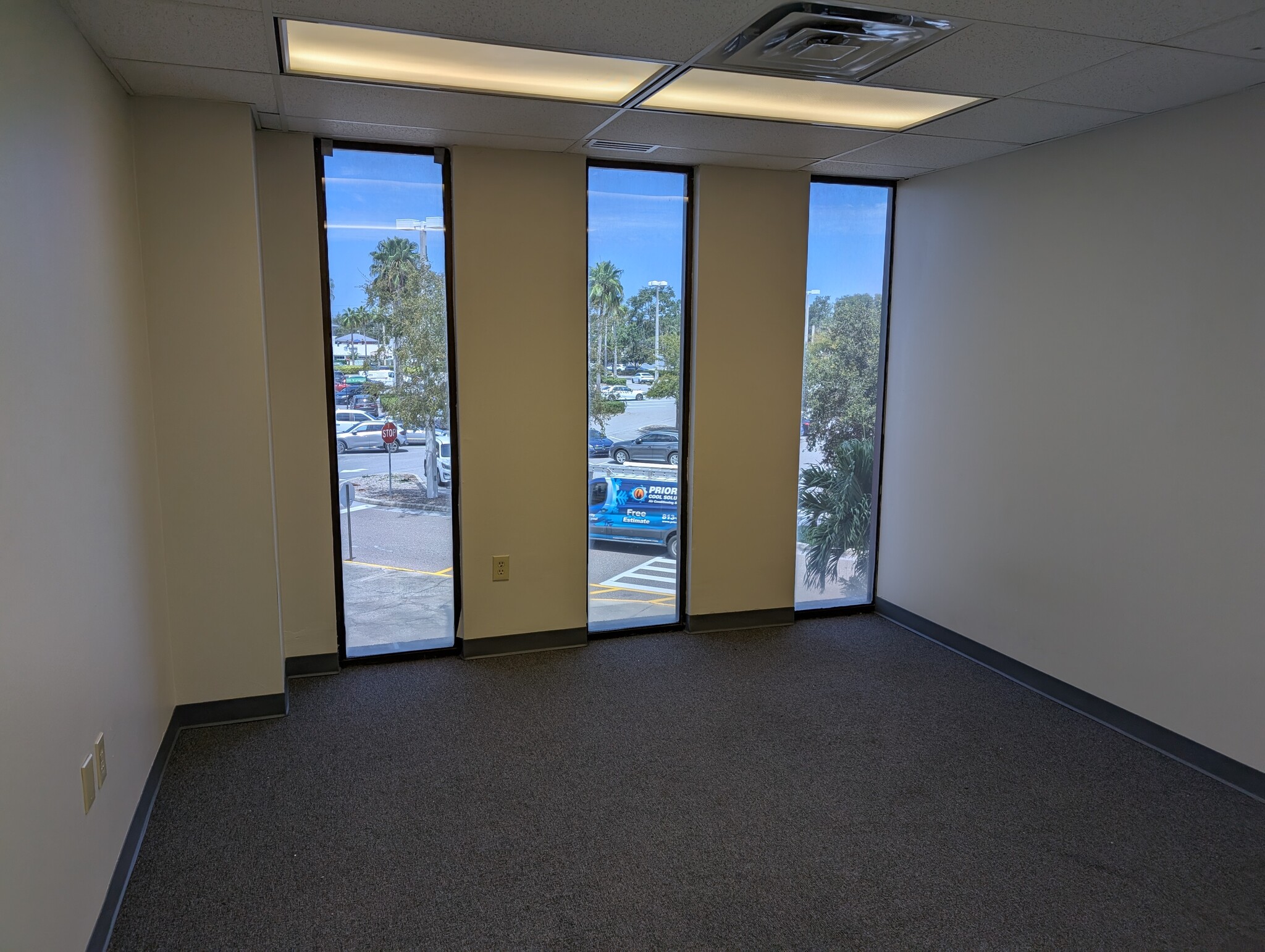 801 W Bay Dr, Largo, FL à louer Photo intérieure– Image 1 sur 14