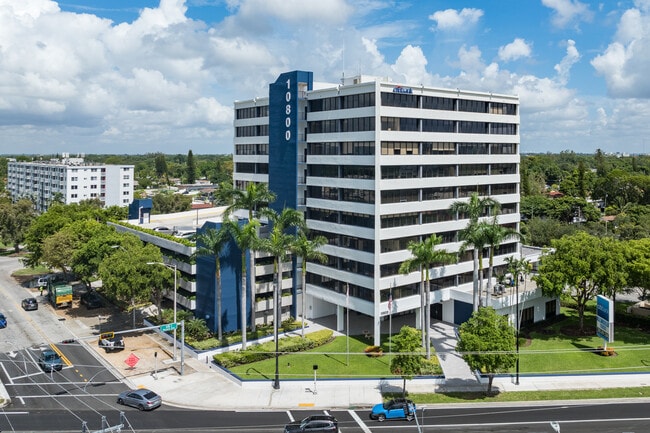Plus de détails pour 10800 Biscayne Blvd, Miami, FL - Bureau à louer