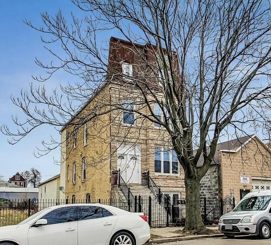 2438 W 25th St, Chicago, IL à vendre Photo de l’immeuble– Image 1 sur 8