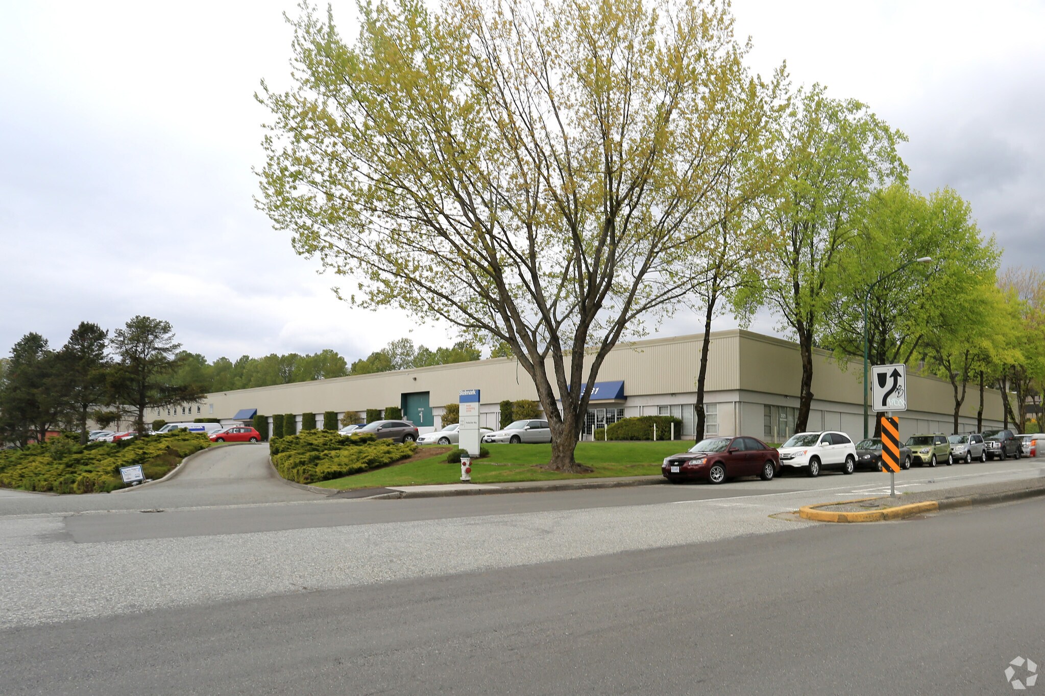 3121-3149 Production Way, Burnaby, BC à louer Photo principale– Image 1 sur 6