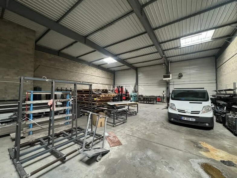 Local d’activités dans Saint-Brice-sous-Forêt à louer - Photo intérieure – Image 2 sur 9