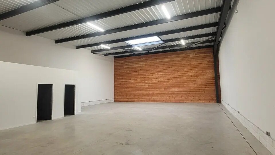 Local d’activités dans BAPEAUME-LES-ROUEN à louer - Photo de l’immeuble – Image 3 sur 11