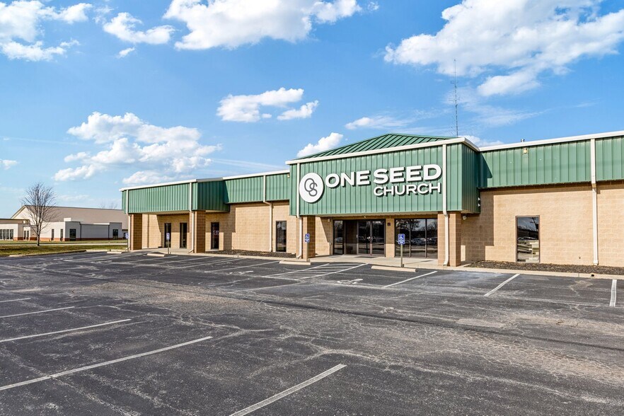 1215 Tom Ginnever Ave, O'Fallon, MO à louer - Photo de l’immeuble – Image 1 sur 39