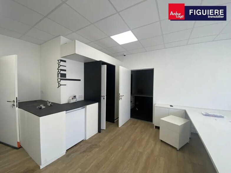415 Rue Claude Nicolas Ledoux, Aix-en-Provence à louer - Photo de l’immeuble – Image 3 sur 15