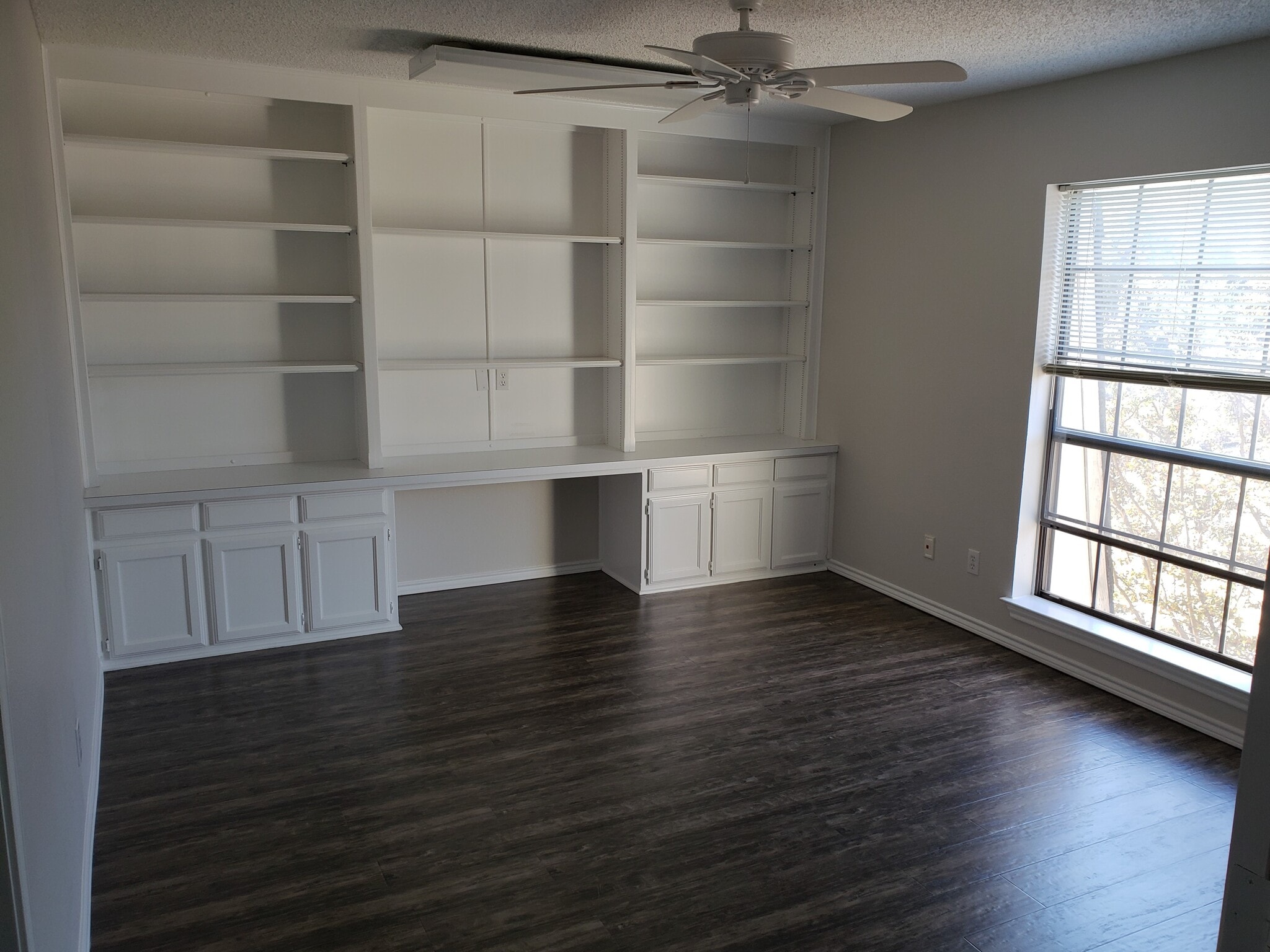 1237 Southridge Ct, Hurst, TX à vendre Photo intérieure– Image 1 sur 5