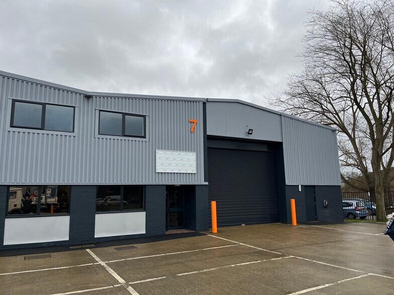 Beddington Ln, Croydon à louer - Photo de l’immeuble – Image 2 sur 5