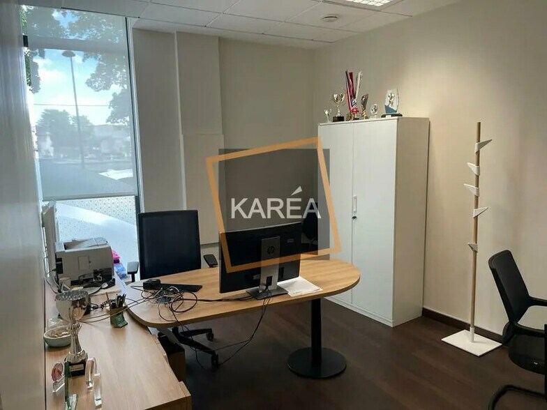 Bureau dans Mareuil-lès-Meaux à vendre - Photo de l’immeuble – Image 2 sur 5