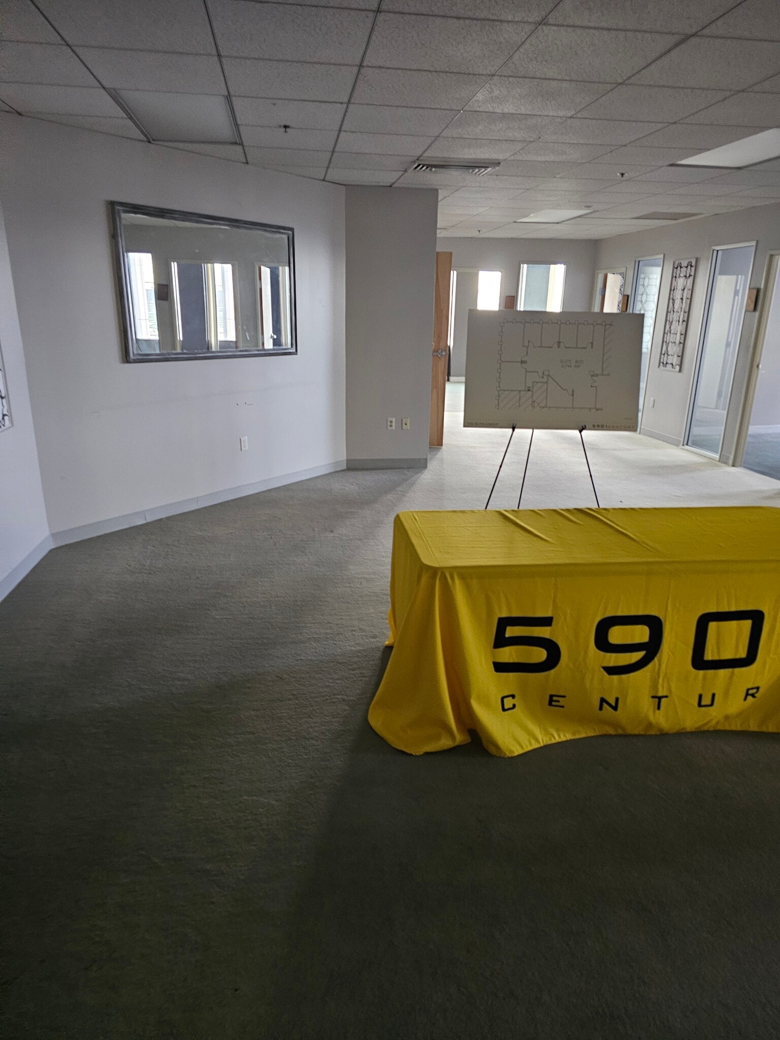 5901 W Century Blvd, Los Angeles, CA à louer Photo intérieure– Image 1 sur 1