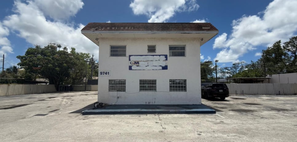 9741 NW 27th Ave, Miami, FL à louer Photo principale– Image 1 sur 3