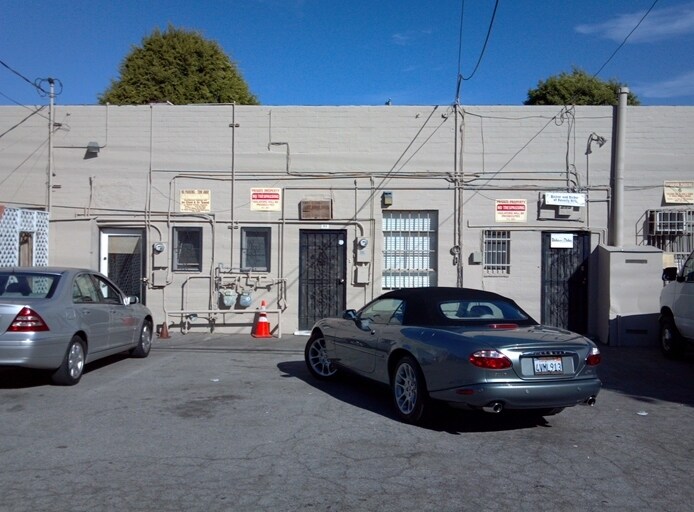 215 S Robertson Blvd, Beverly Hills, CA à louer - Photo de l’immeuble – Image 3 sur 5