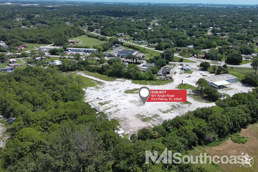 907 Angle Rd, Fort Pierce, FL à louer - Photo de l’immeuble – Image 2 sur 15